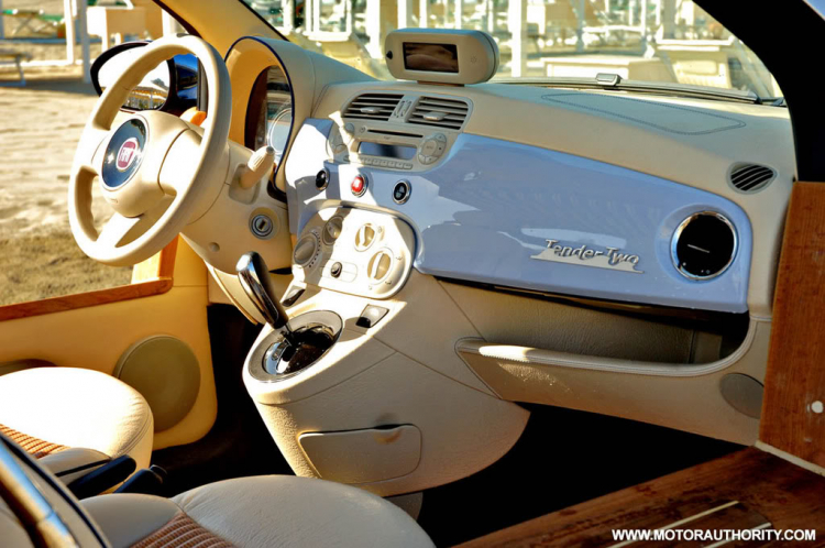 Catgna Tender Two: FIAT 500