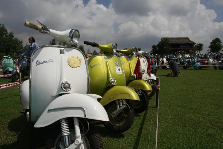 Vespa cổ...và mẫu