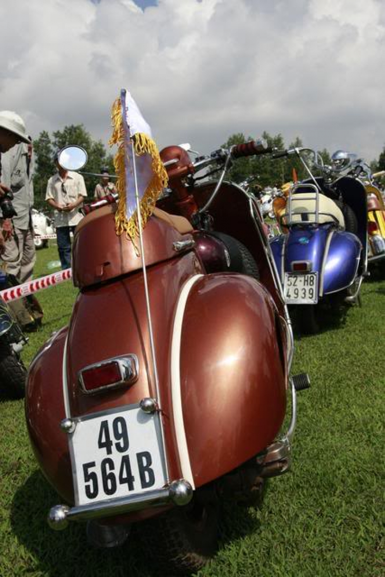 Vespa cổ...và mẫu