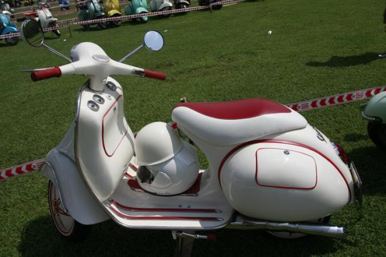 Vespa cổ...và mẫu