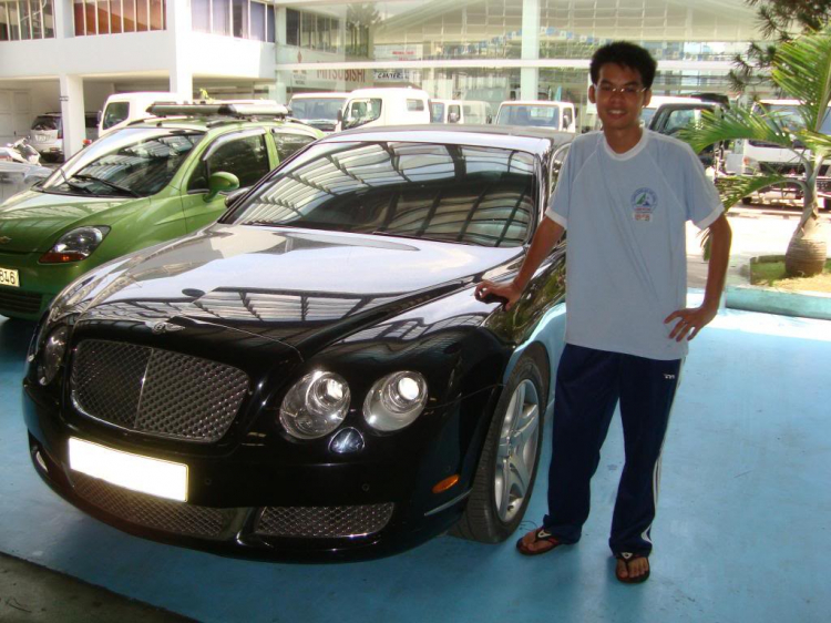 1 em Bentley nằm phè trong xưởng