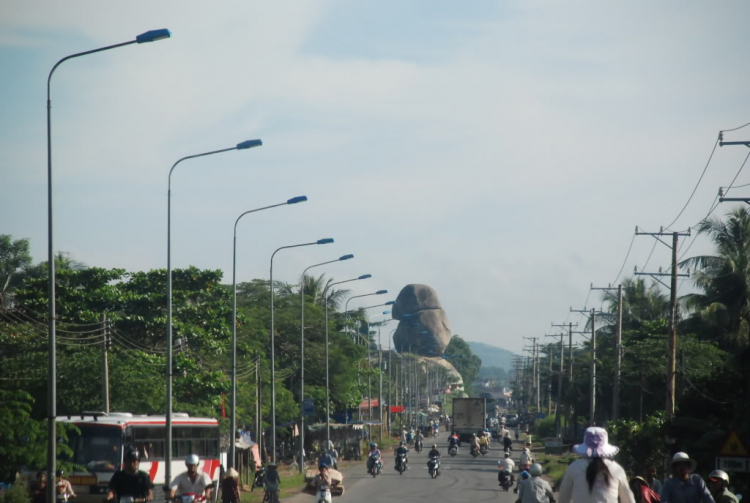 Sư Tử 407 và 553km Tà đạo " đem Cha bỏ Rừng " của Tà Mỗ