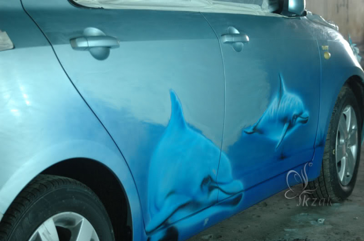 Suzuki Swift - Xe chở cá heo...^^ Suzuki Swift - Xe chở cá heo...^^