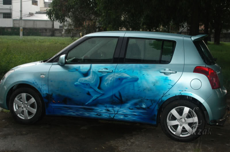 Suzuki Swift - Xe chở cá heo...^^ Suzuki Swift - Xe chở cá heo...^^