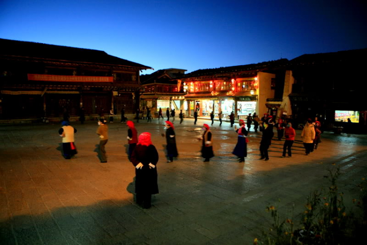 Dưỡn dẹo Yunnan.