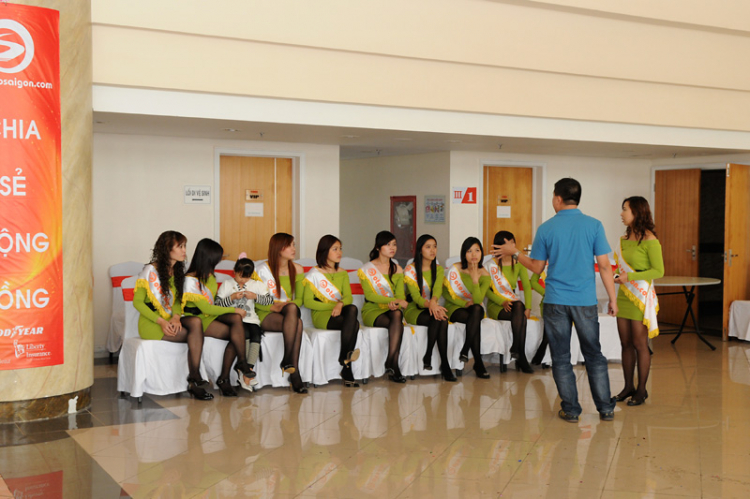 Phần 1: Sinh nhật OS lần 6 phía Bắc "Chuẩn bị trong đêm và Chivas's girls" Phần 1: Sinh nhật OS lần 6 phía Bắc "Chuẩn bị trong đêm và Chivas's girls"