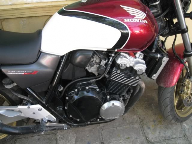 nhờ bác Đức da đỏ tư vấn...... Hornet 250, màu xanh.... nhờ bác Đức da đỏ tư vấn...... Hornet 250, màu xanh....