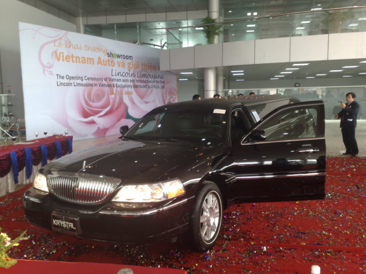 Lincoln limousine đã có mặt tại Hà Nội .