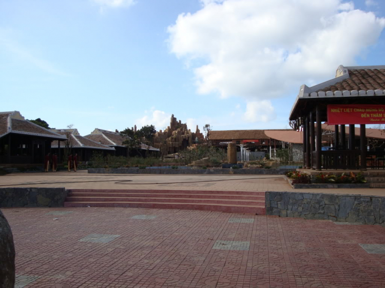 Nào, hãy cùng tôi lảng vảng trên cao nguyên xanh thăm bác Xuân lờ vờ! Nào, hãy cùng tôi lảng vảng trên cao nguyên xanh thăm bác Xuân lờ vờ!