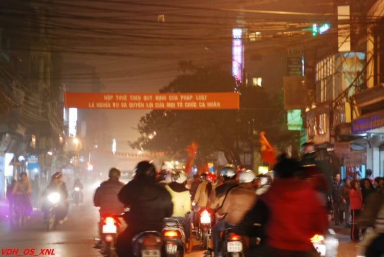1 vài hình ảnh ăn mừng VN vô địch tại HN