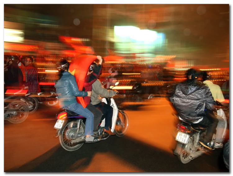 1 vài hình ảnh ăn mừng VN vô địch tại HN 1 vài hình ảnh ăn mừng VN vô địch tại HN