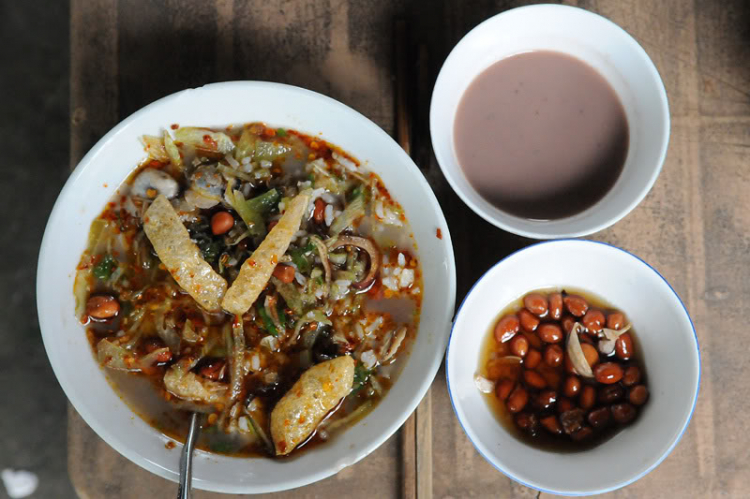 Lang thang ở Huế những ngày mưa Lang thang ở Huế những ngày mưa