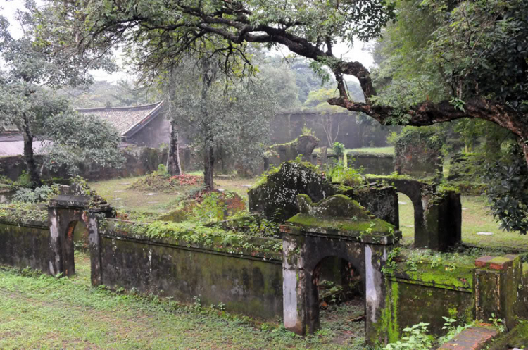 Lang thang ở Huế những ngày mưa