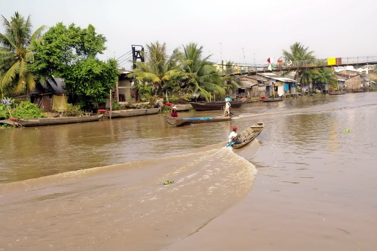 VỀ QUÊ.