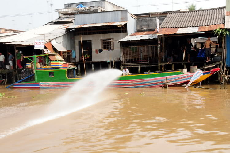 VỀ QUÊ.