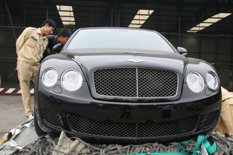 Bentley Continental Flying Spur Speed 2009.Chào Mừng em sắp đặt chân đến việt nam