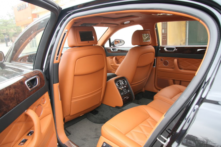 Bentley Continental Flying Spur Speed 2009.Chào Mừng em sắp đặt chân đến việt nam