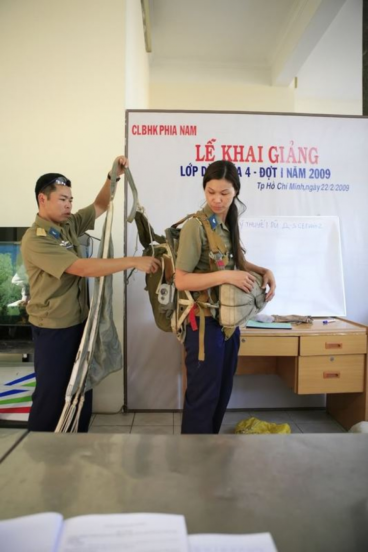 Lớp học nhảy dù tròn ở TP HCM Lớp học nhảy dù tròn ở TP HCM