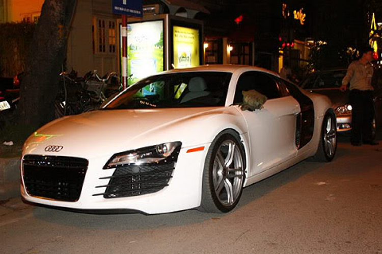 Audi R8 trên đường phố HN