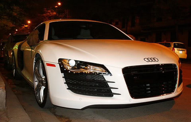 Audi R8 trên đường phố HN