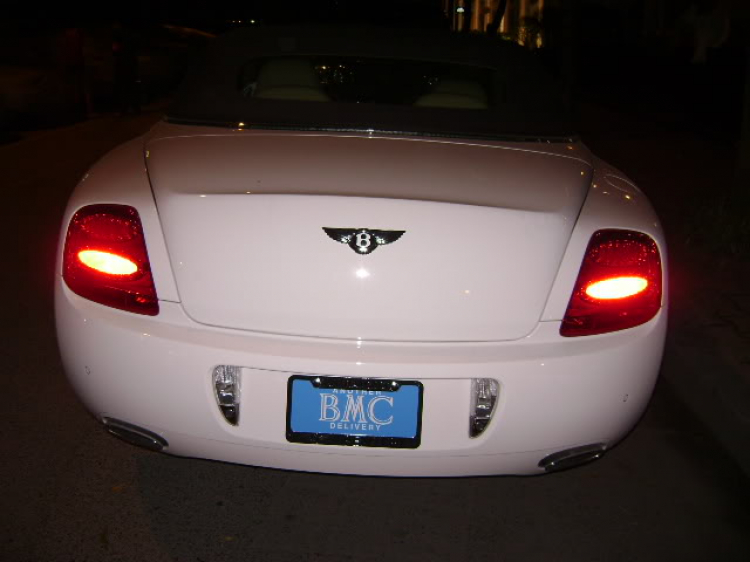 Tối Hà Nội với Bentley Continental GTC trắng