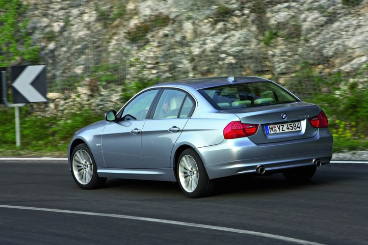 Chi tiết về BMW 320-2009