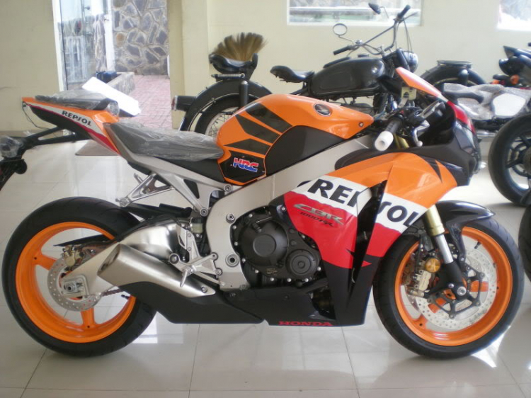 E VUA TAU EM NO VE DINH CBR1000RR!!