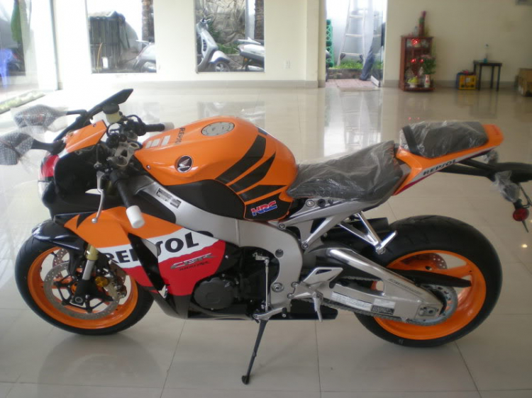 E VUA TAU EM NO VE DINH CBR1000RR!!