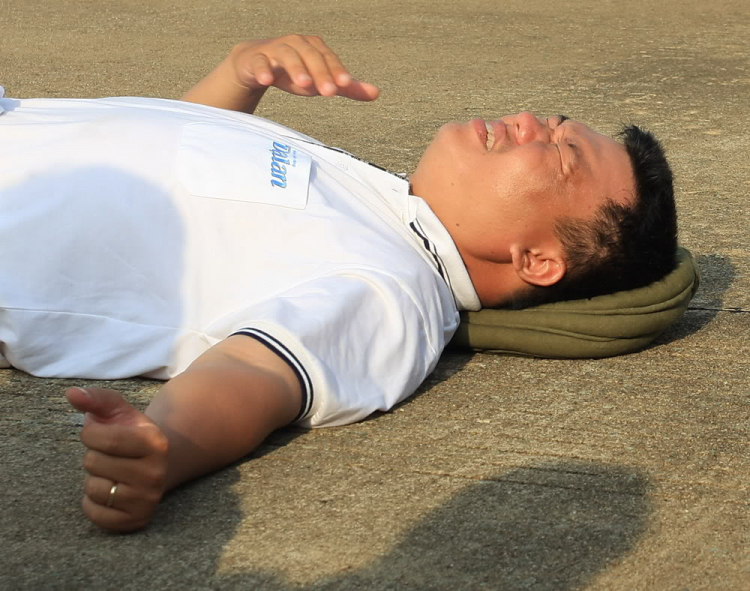 Tụi em mới đi "Dù" về , khoe với các bác tý! Tụi em mới đi "Dù" về , khoe với các bác tý!