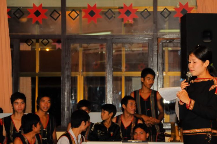 "RỘN RÃ" BAN MÊ! "RỘN RÃ" BAN MÊ!