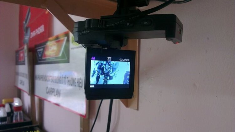 Mấy bác tư vấn dùm camera hành trình