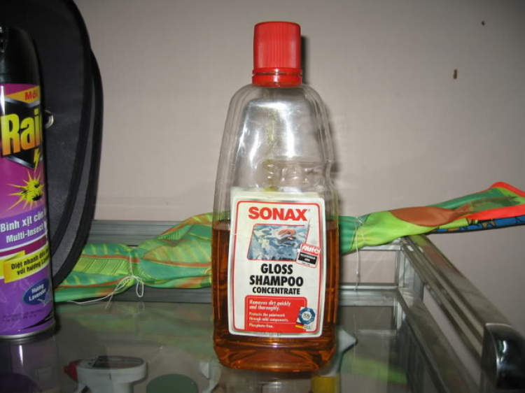 Rửa xe bằng nước rửa xe Sonax