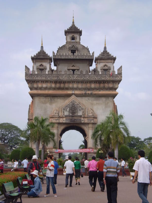 HINH ANH SANTAFE TẠI ĐÂT LÀO ,THAI LAN