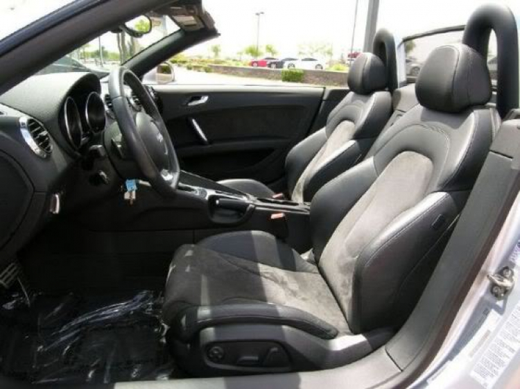 Audi TT mui trần chạy lướt giá bao nhiêu thi hợp lý. Các Bác tư vấn hộ Audi TT mui trần chạy lướt giá bao nhiêu thi hợp lý. Các Bác tư vấn hộ