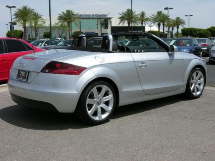 Audi TT mui trần chạy lướt giá bao nhiêu thi hợp lý. Các Bác tư vấn hộ Audi TT mui trần chạy lướt giá bao nhiêu thi hợp lý. Các Bác tư vấn hộ
