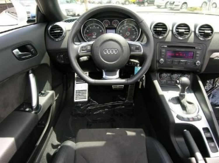 Audi TT mui trần chạy lướt giá bao nhiêu thi hợp lý. Các Bác tư vấn hộ Audi TT mui trần chạy lướt giá bao nhiêu thi hợp lý. Các Bác tư vấn hộ