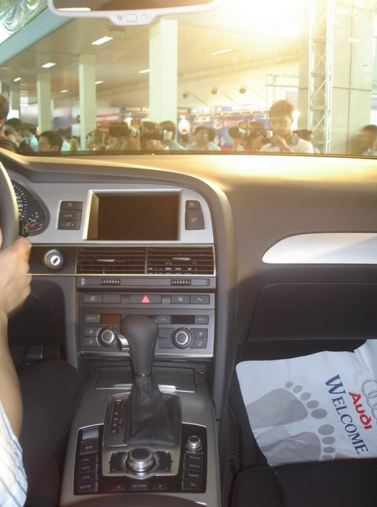 Tóm tắt trien lam AutoExpro 2009 o Giang Vo- xe dep va chan dai cung hoi dep Tóm tắt trien lam AutoExpro 2009 o Giang Vo- xe dep va chan dai cung hoi dep