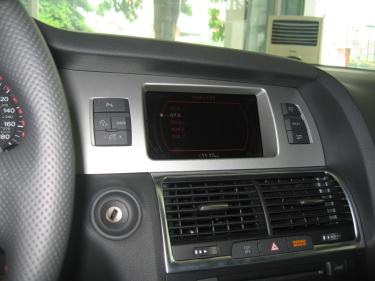Cần mua một con Audi Q7 3.6 full options S-line 2009 mới nhập khẩu