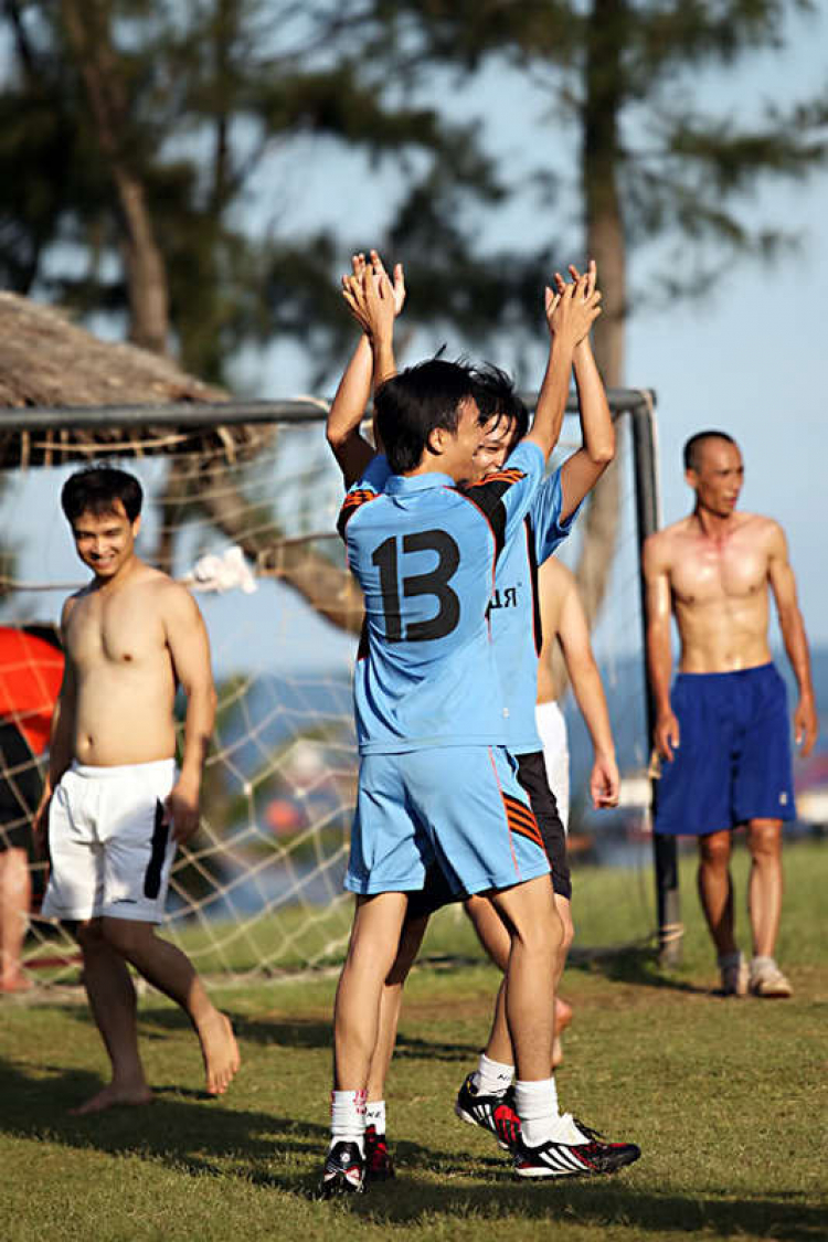 Hình ảnh đại off ba miền lần 2 SFC – Các hoạt động ngoại khóa (gala, bóng đá, tennis, thi lái xe...) Hình ảnh đại off ba miền lần 2 SFC – Các hoạt động ngoại khóa (gala, bóng đá, tennis, thi lái xe...)