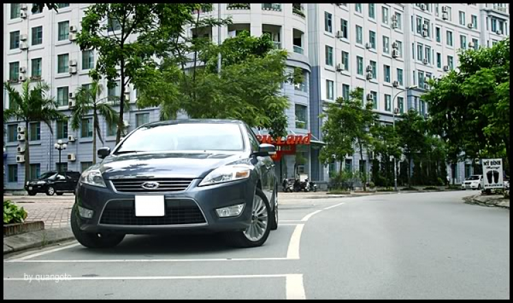 Mondeo xuống phố.