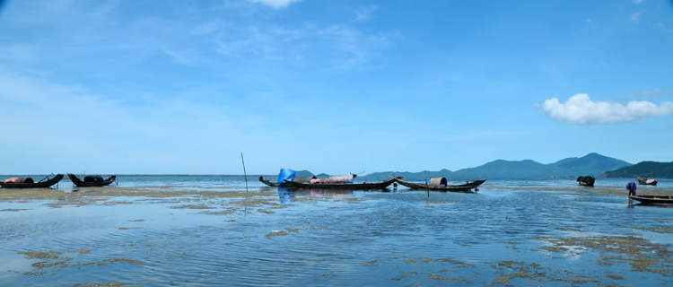 Lang thang ở Huế những ngày mưa