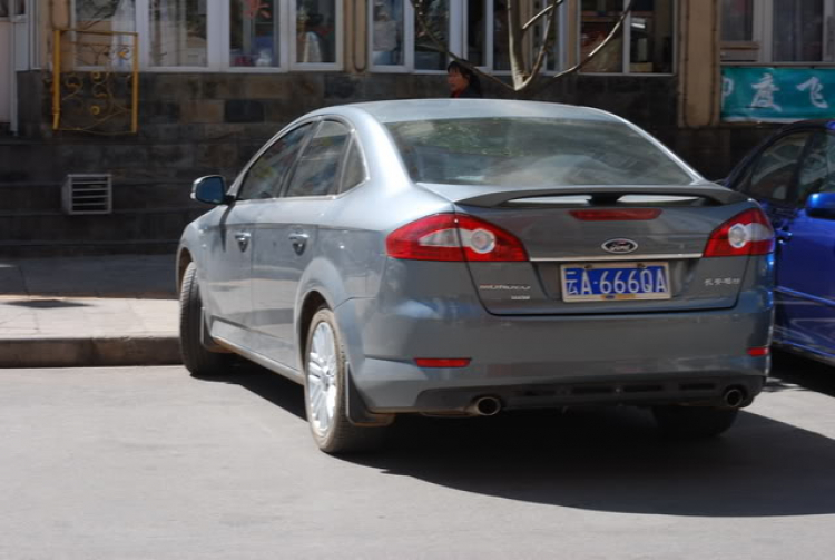 Mondeo xuống phố.