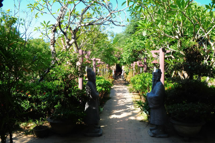 Lang thang ở Huế những ngày mưa Lang thang ở Huế những ngày mưa