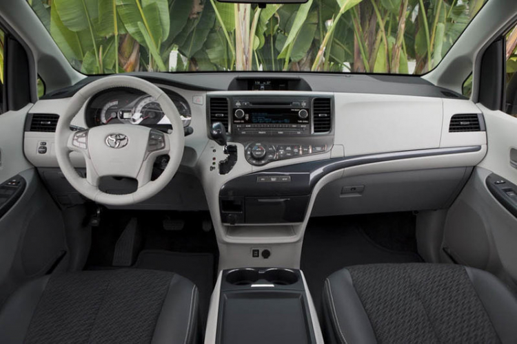 Toyota ra mắt Sienna facelift 2015 vào ngày mai 17/07/2014