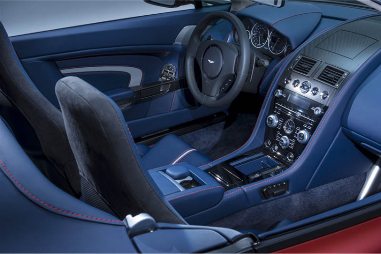 Aston Martin ra mắt Vantage V12 Roadster có tốc độ nhanh nhất