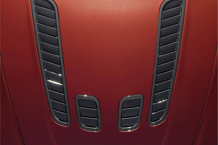 Aston Martin ra mắt Vantage V12 Roadster có tốc độ nhanh nhất