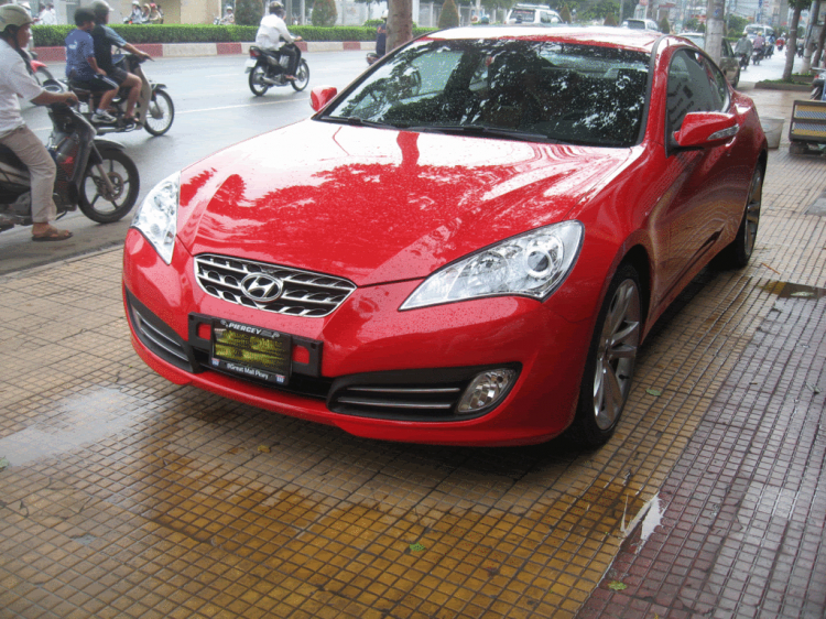 Hai em Genesis Coupe chân dài cực kool tại Sài thành!