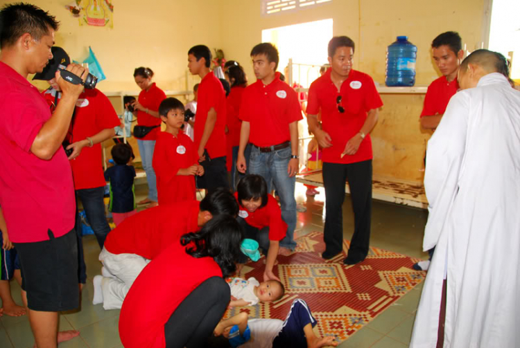 Hình ảnh công tác từ thiện của TFC ở chùa Bửu Thắng và trường Vi Nhân (BMT) 15/08/09 Hình ảnh công tác từ thiện của TFC ở chùa Bửu Thắng và trường Vi Nhân (BMT) 15/08/09