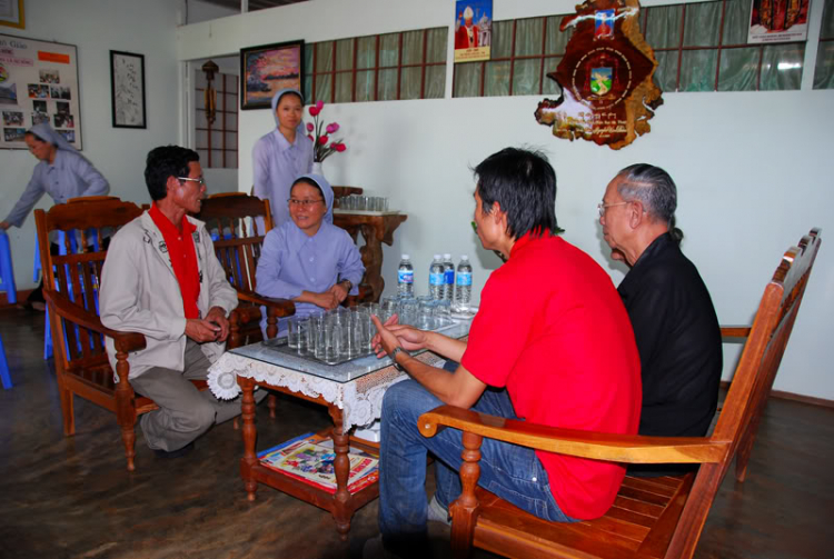 Hình ảnh công tác từ thiện của TFC ở chùa Bửu Thắng và trường Vi Nhân (BMT) 15/08/09 Hình ảnh công tác từ thiện của TFC ở chùa Bửu Thắng và trường Vi Nhân (BMT) 15/08/09