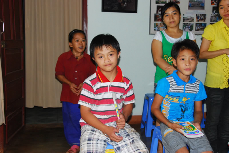 Hình ảnh công tác từ thiện của TFC ở chùa Bửu Thắng và trường Vi Nhân (BMT) 15/08/09 Hình ảnh công tác từ thiện của TFC ở chùa Bửu Thắng và trường Vi Nhân (BMT) 15/08/09